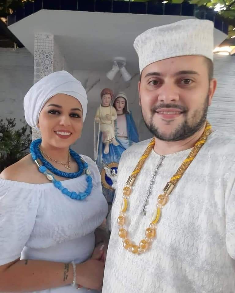 Pai Eduardo D'Oxum com sua esposa Jéssica D'Iemanja