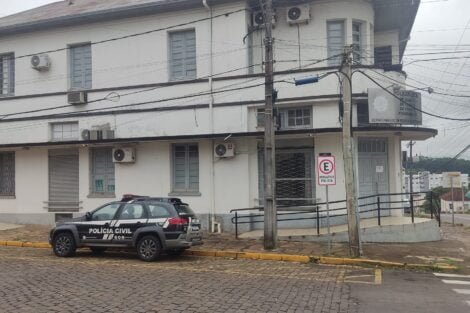 Nayam Franco/Tua Rádio Cristal.