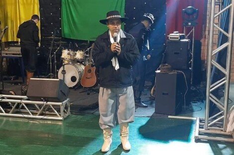 Tua Rádio Cristal/Carolina Giongo