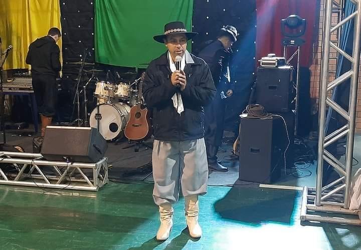 Tua Rádio Cristal/Carolina Giongo