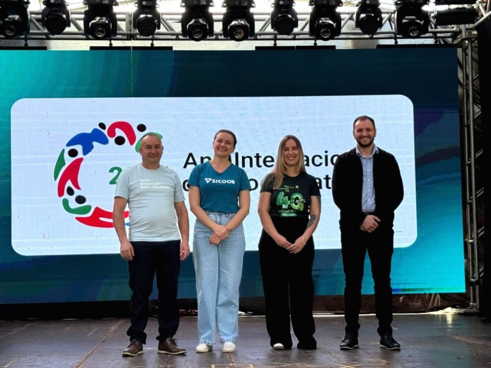 Representantes das Cooperativas promotoras do evento(esq/dir): Ademir Wiezorek - presidente da Cooperoeste, Cristiane Sturmer Favertto - gerente Sicoob, Michelle Pinno – supervisora administrativa Unimed, Rafael Lumi - gerente Cooperalfa